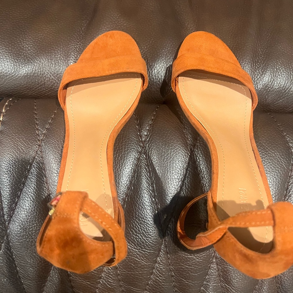 Forever 21 mid heel sandals open toe rust color size 8.5